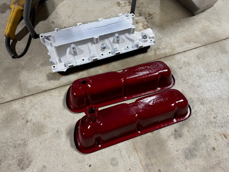 Valve covers painted red, Jun 27, 2024