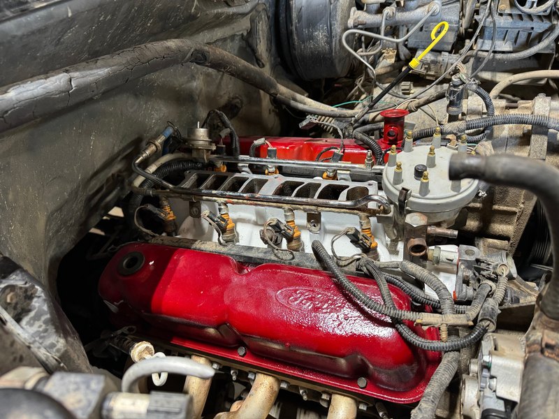 Red valve covers back on the engine, Jun 27, 2024