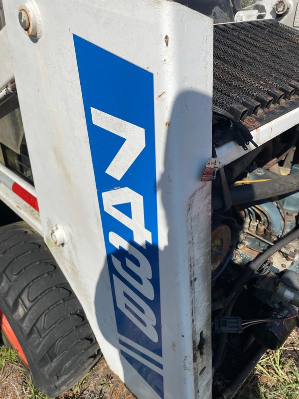 Bobcat 743 skid steer, Apr 7, 2023