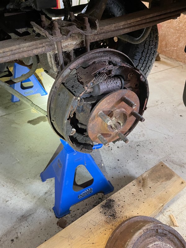 Drum brake assembly, axle on jack stands, Mar 28, 2022